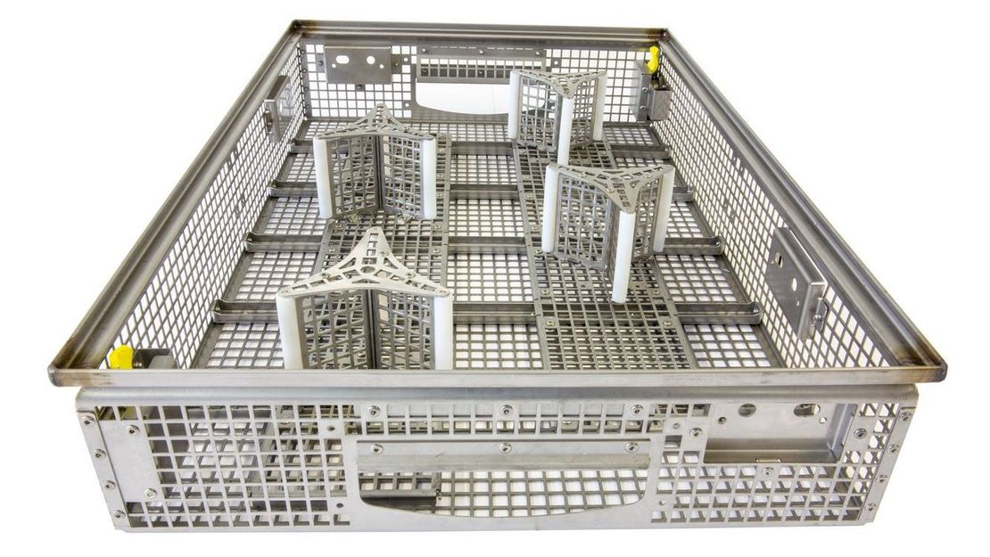 vue latérale du panier en tôle perforée avec porte-outils