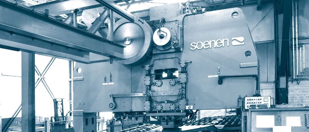 Puissante presse à bandes Soenen avec dispositif d'alimentation automatique